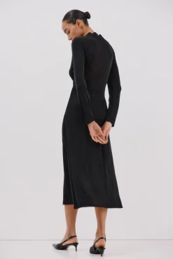 Vestido de cetim brilhante