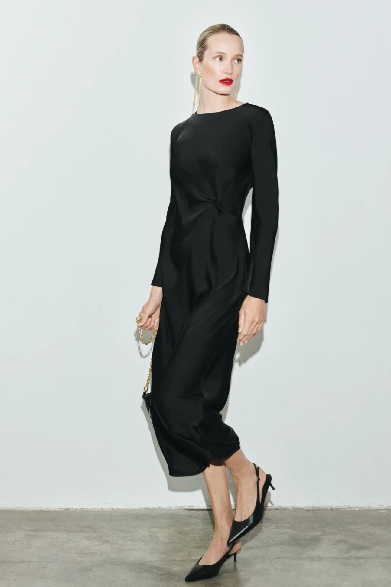 Vestido de cetim com nó