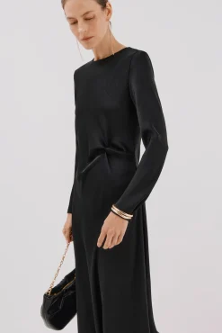 Vestido de cetim com nó