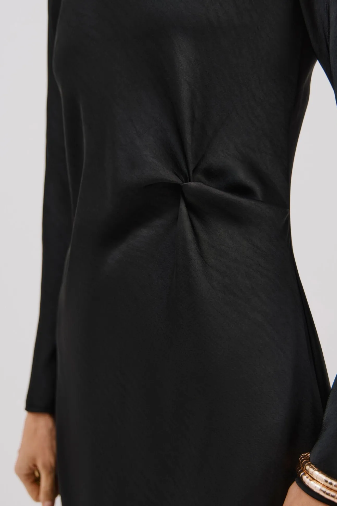 Vestido de cetim com nó