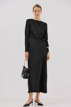 Vestido de cetim com nó