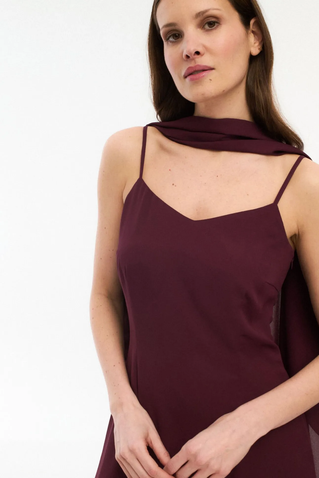 Vestido de chiffon com capa