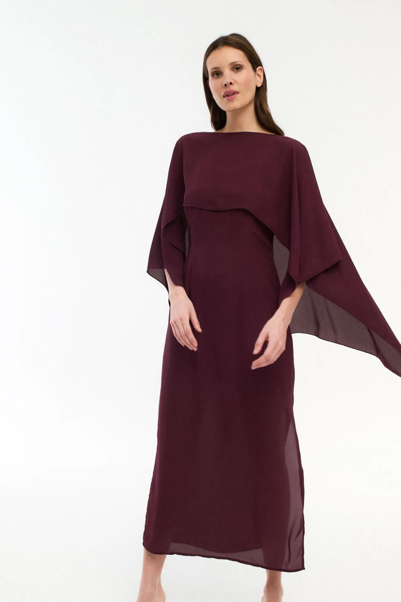 Vestido de chiffon com capa