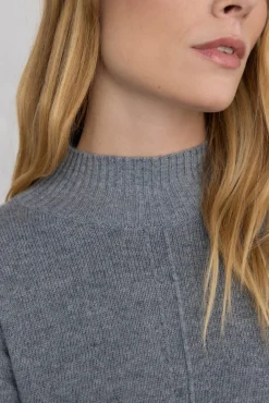 Vestido de malha com costura central em lã