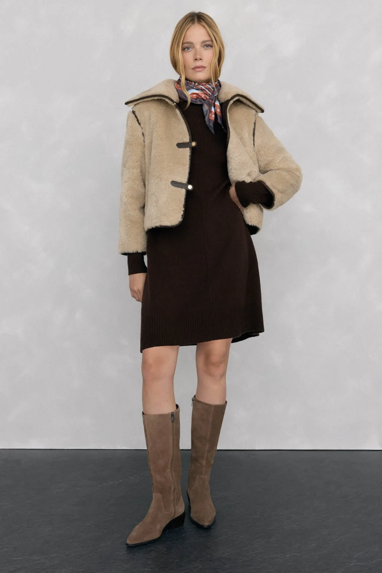 Vestido de malha com costura central em lã