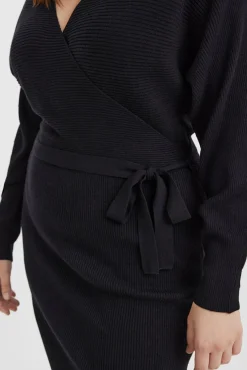Vestido de malha cruzado de tamanho grande