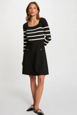 Vestido de malha trapézio riscas