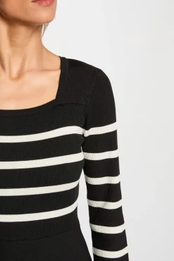 Vestido de malha trapézio riscas