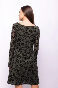 Vestido de tecido flocado