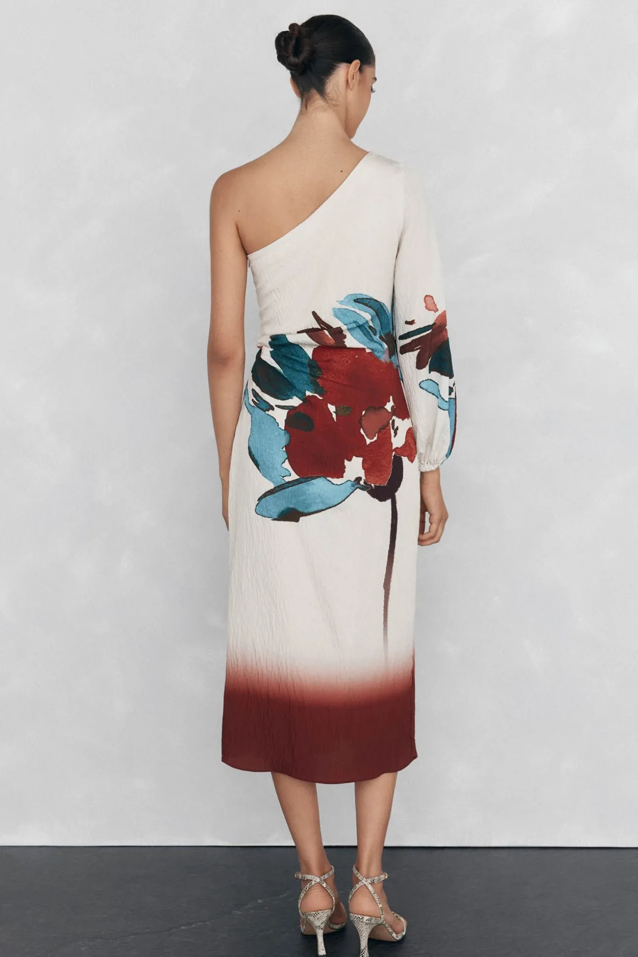 Vestido estampado assimétrico