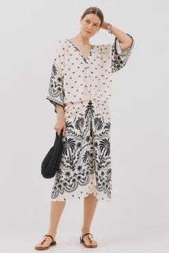 Vestido estampado com franzidos