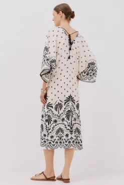 Vestido estampado com franzidos