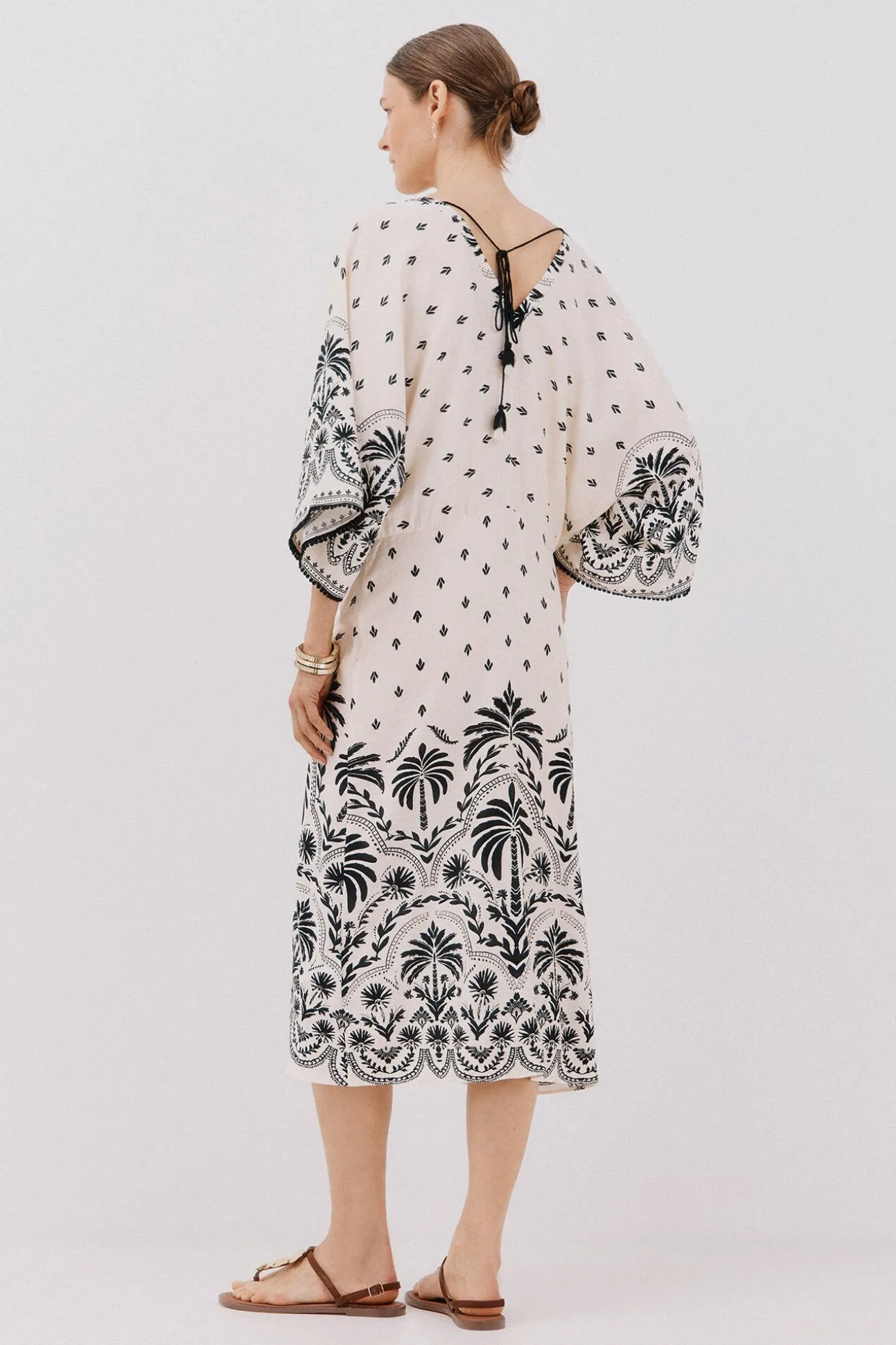 Vestido estampado com franzidos