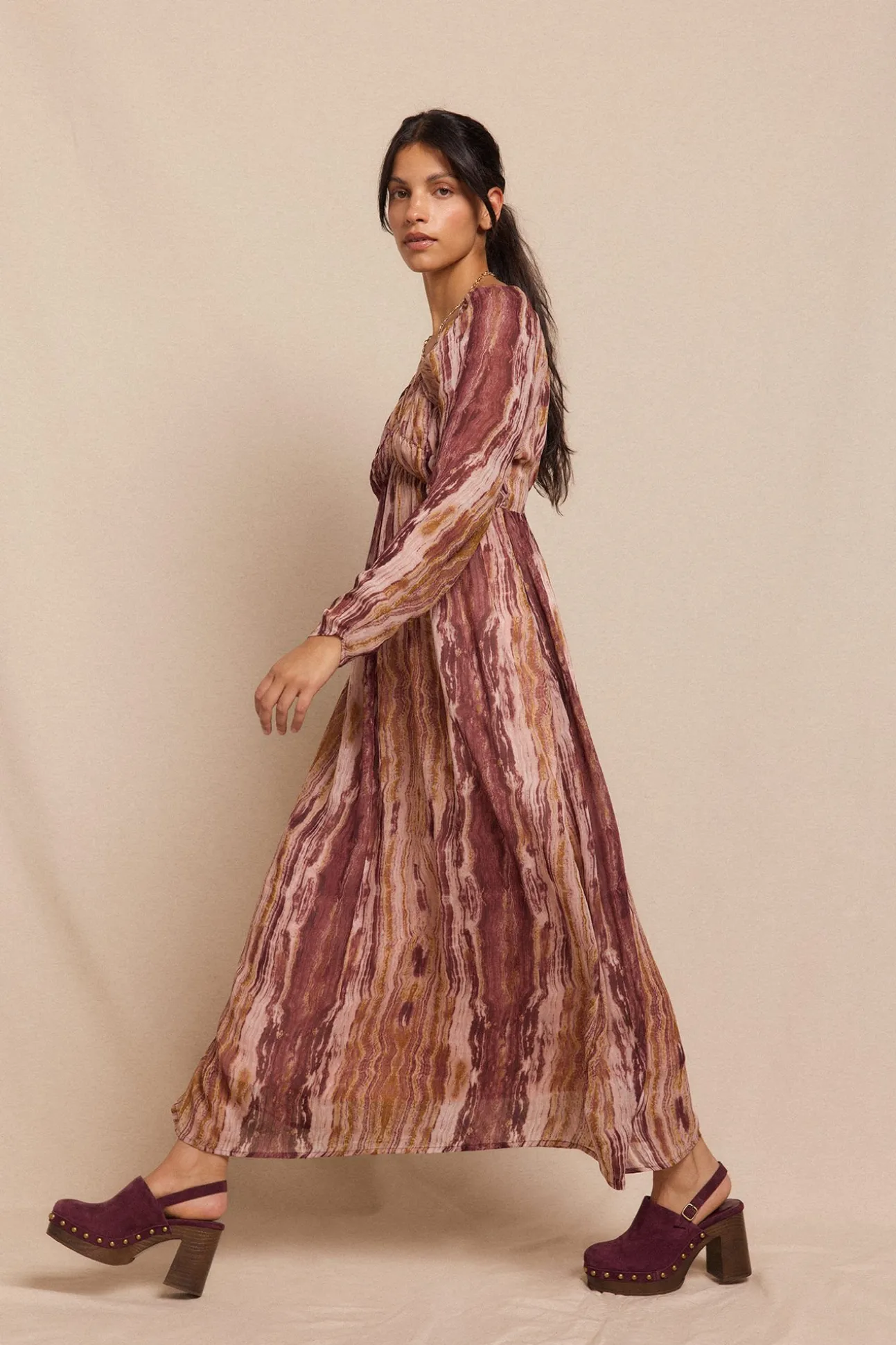 Vestido estampado com franzidos