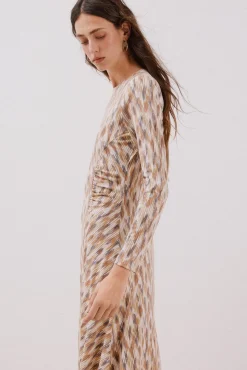 Vestido estampado com franzidos