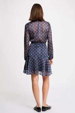 Vestido esvoaçante com gola em V
