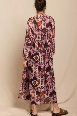 Vestido fluído estampado e bordado