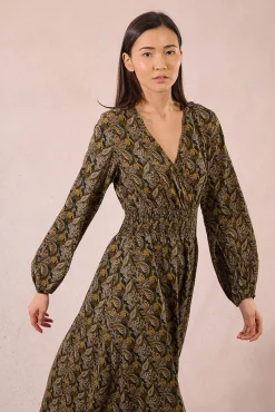 Vestido longo com estampado e pregas