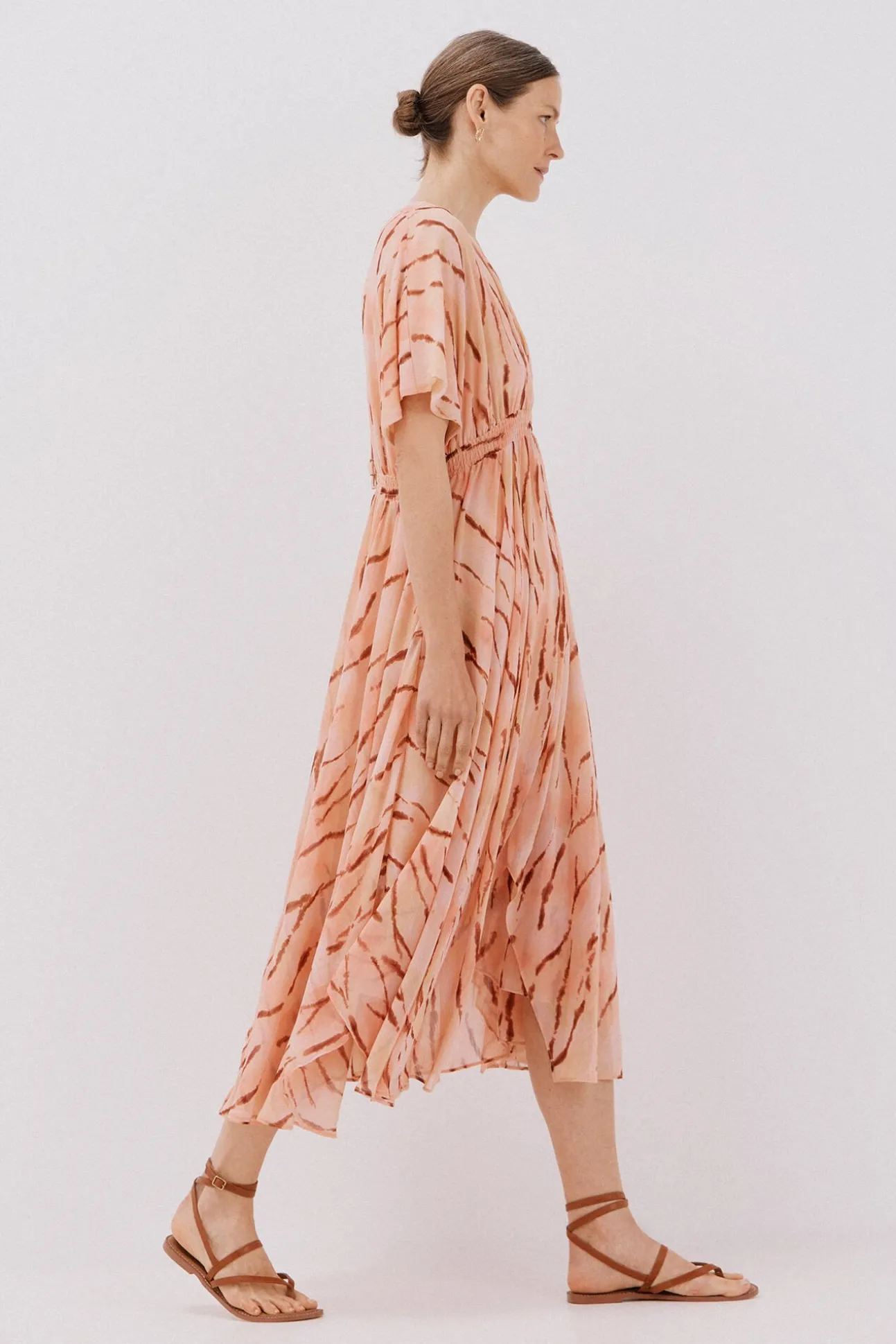 Vestido longo e fluído estampado