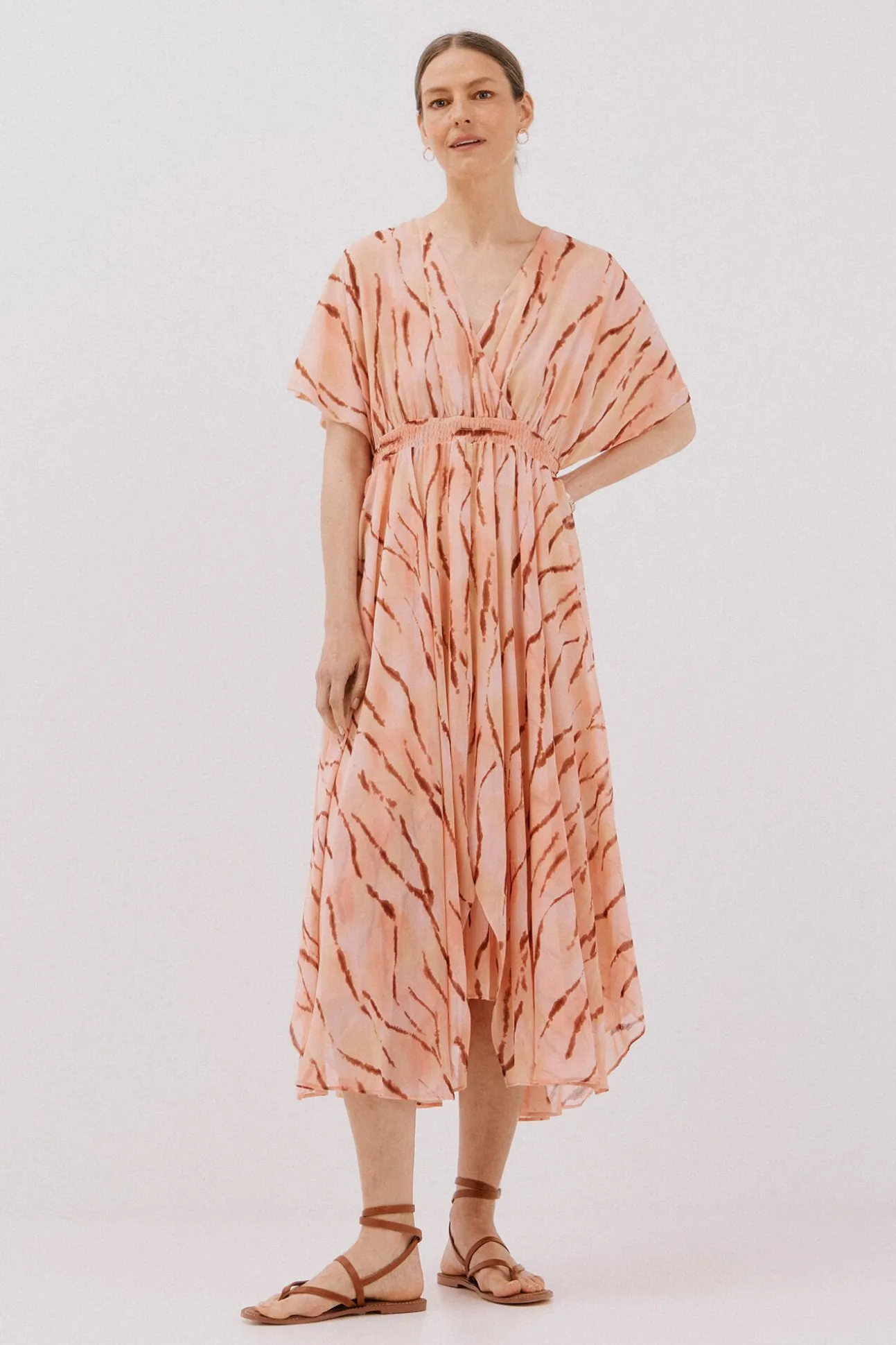 Vestido longo e fluído estampado