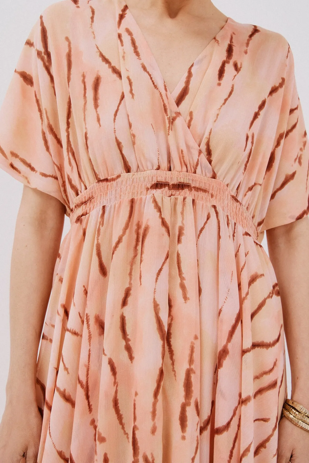 Vestido longo e fluído estampado