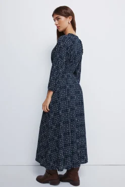 Vestido midi com cintura elástica