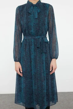 Vestido midi com laço