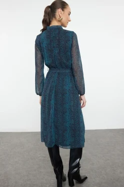 Vestido midi com laço