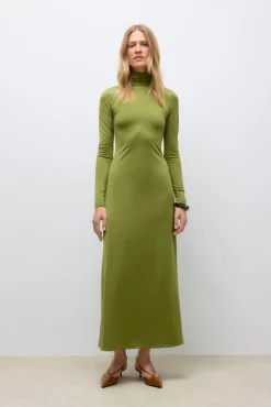 Vestido midi de gola alta