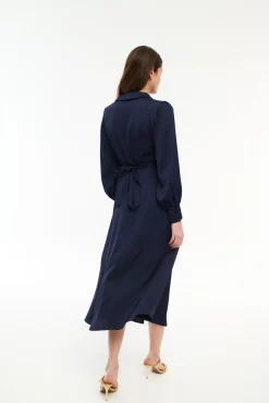 Vestido midi envolvente em cetim
