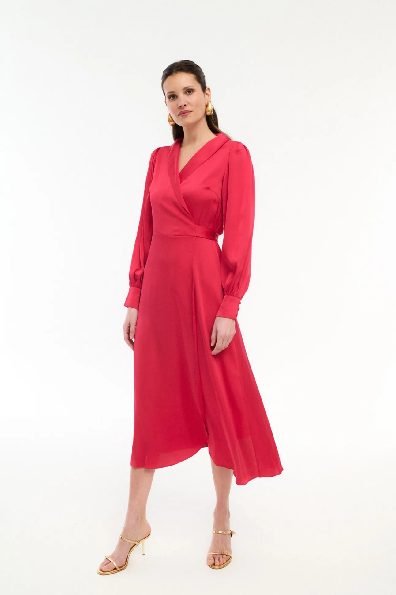 Vestido midi envolvente em cetim