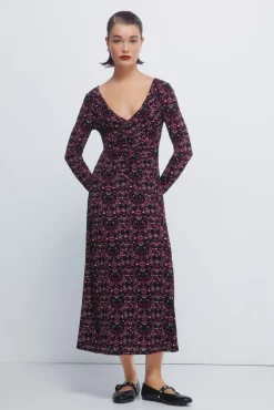 Vestido midi estampado com decote franzido