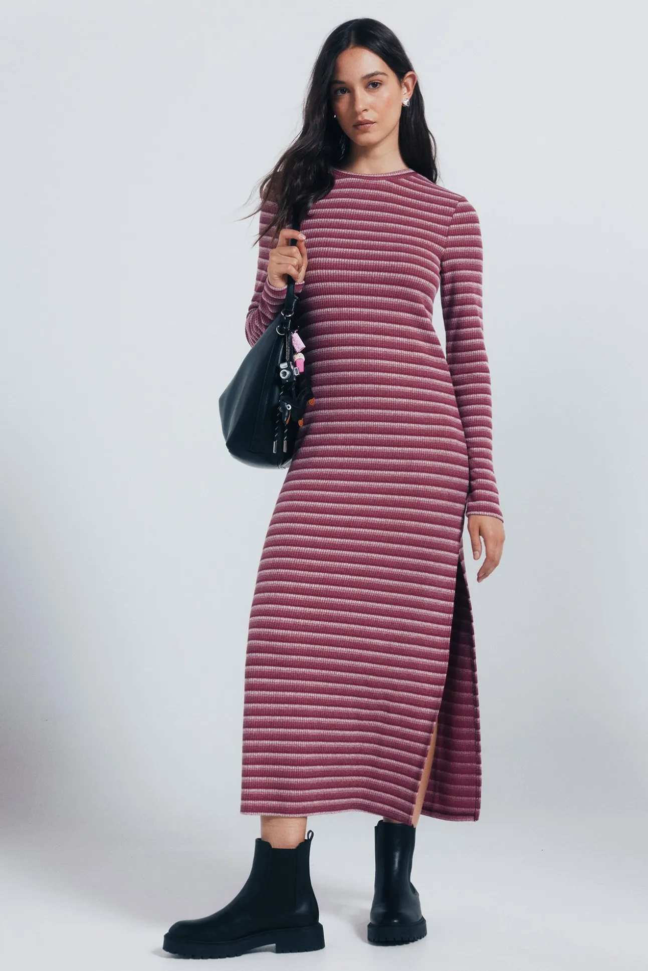 Vestido midi estruturado riscas e justo