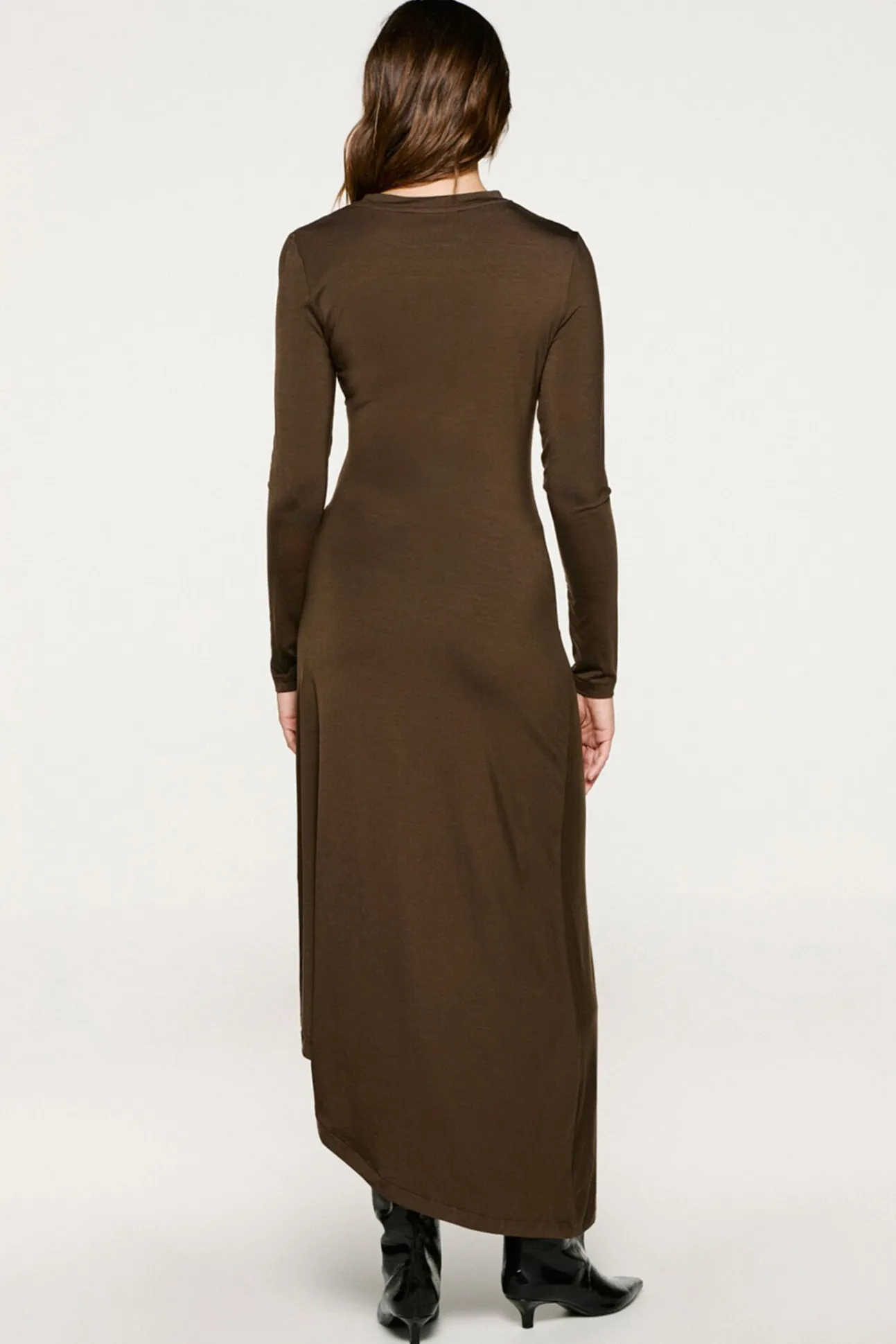 Vestido slim fit assimétrico